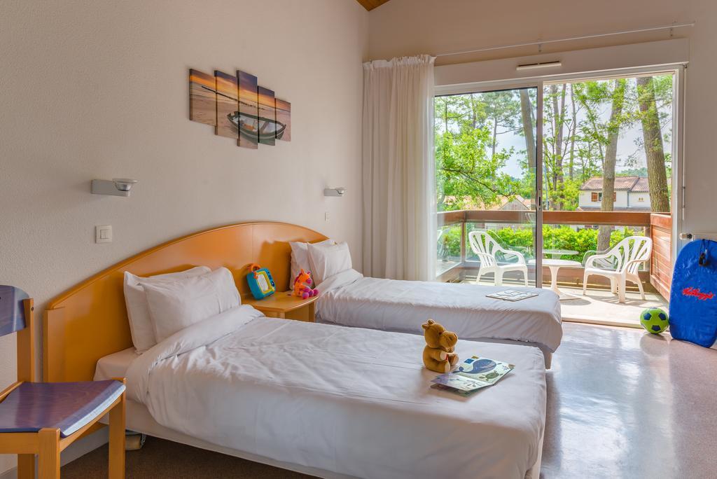 Azureva Ronce Les Bains Hotel ภายนอก รูปภาพ